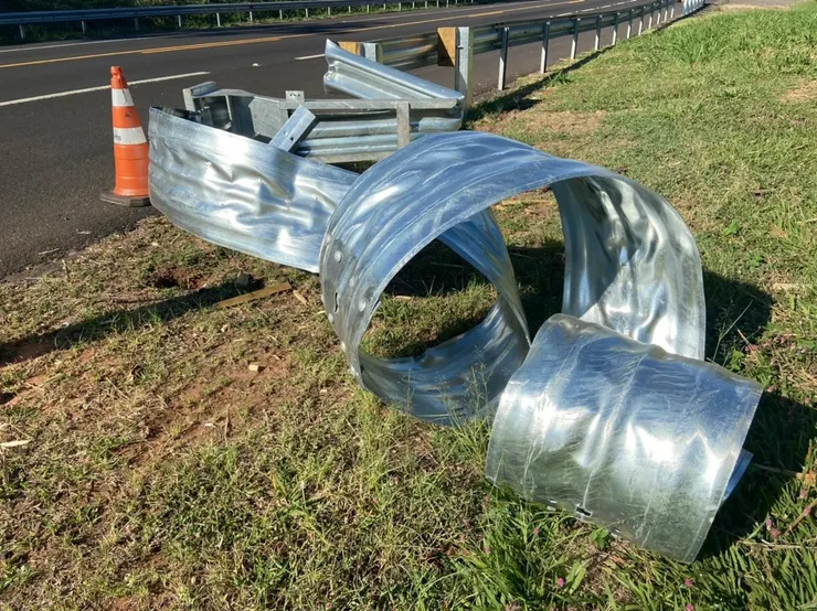 SGET End Terminal post-impact — Incident 4, photo 4